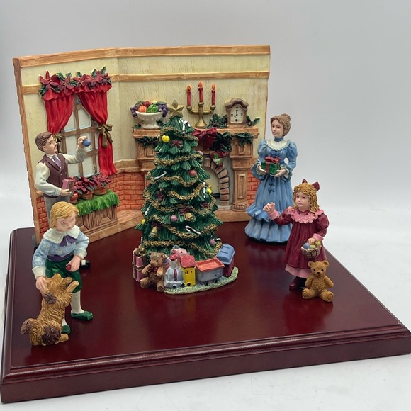 Hand Painted Resin Night Before Christmas Victorian Family Tree Decorating Scene - Picture 3 of 16